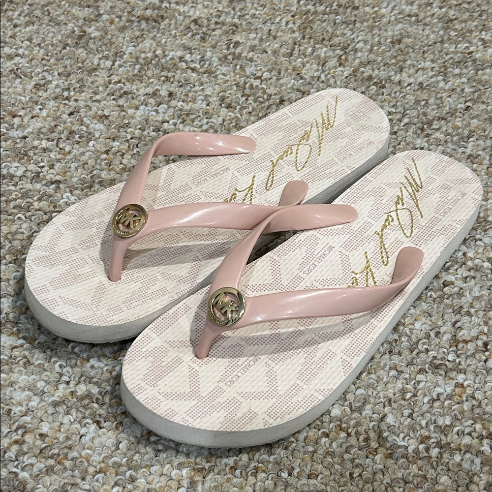 Michael Kors Blush Pink Signature Logo Flip Flop Sandals Size 8 - Picture 2 of 11
